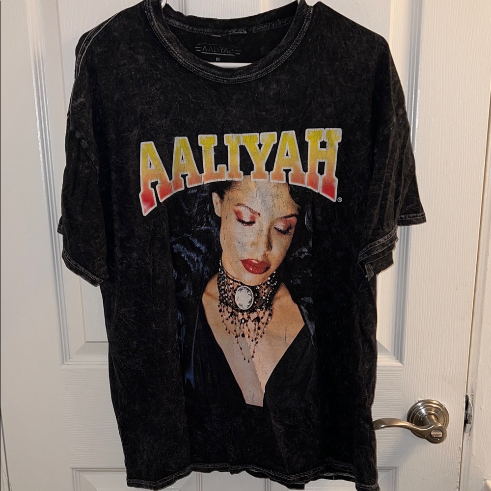 Aaliyah Graphic Black Tee - Short Sleeve